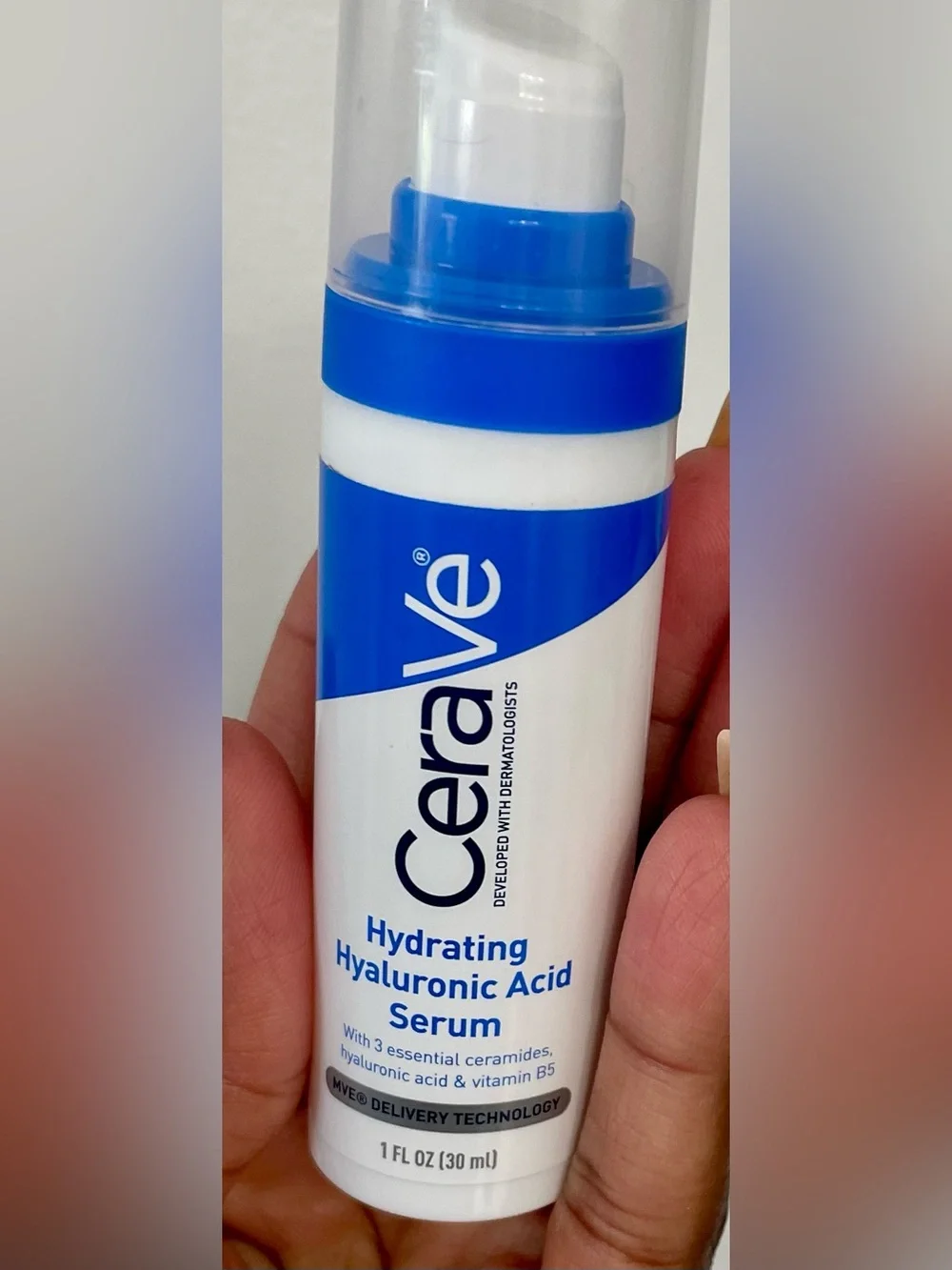 cerave Hyaluronic Hydration Serum - Blue & White